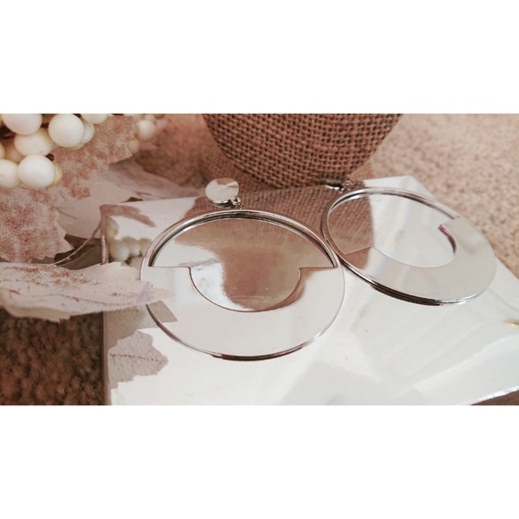 Antique Geometric Minimalist Hoop Earrings - Picture 2 of 5